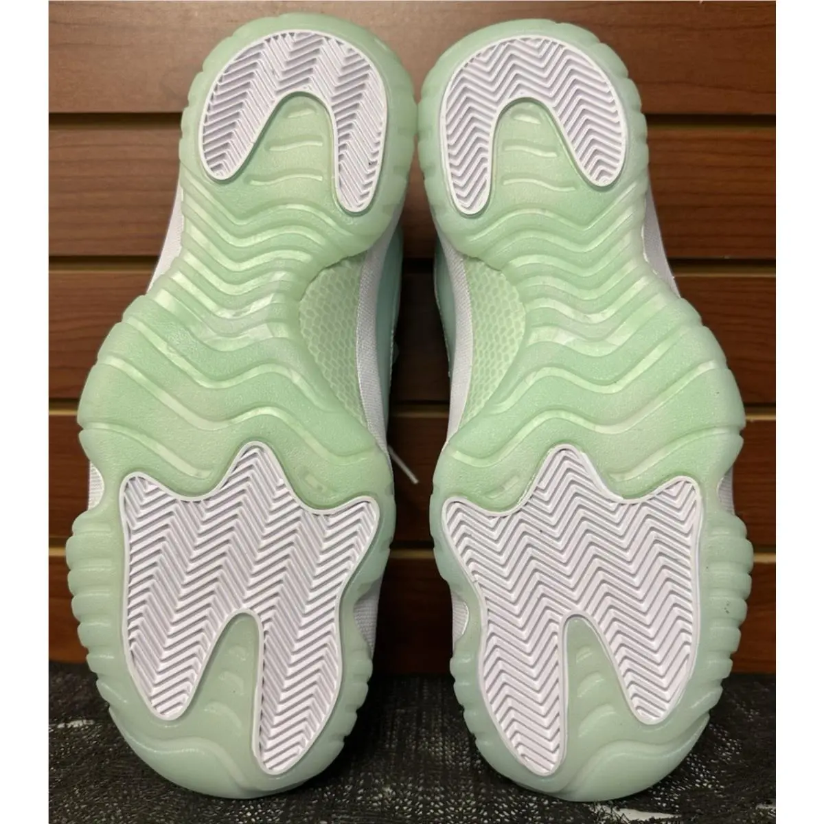 Nike shoes - Air Jordan Retro - Air Retro - AH7860-103 - Green (UPC: 00197862679786) 8