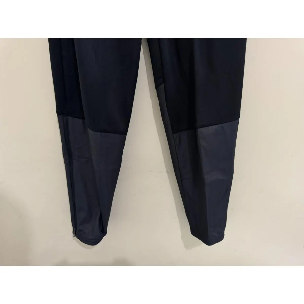 Nike clothing - Nike Sphere Challenger - Sphere Challenger - FZ1113-010 - Black (UPC: 197601047302) 2