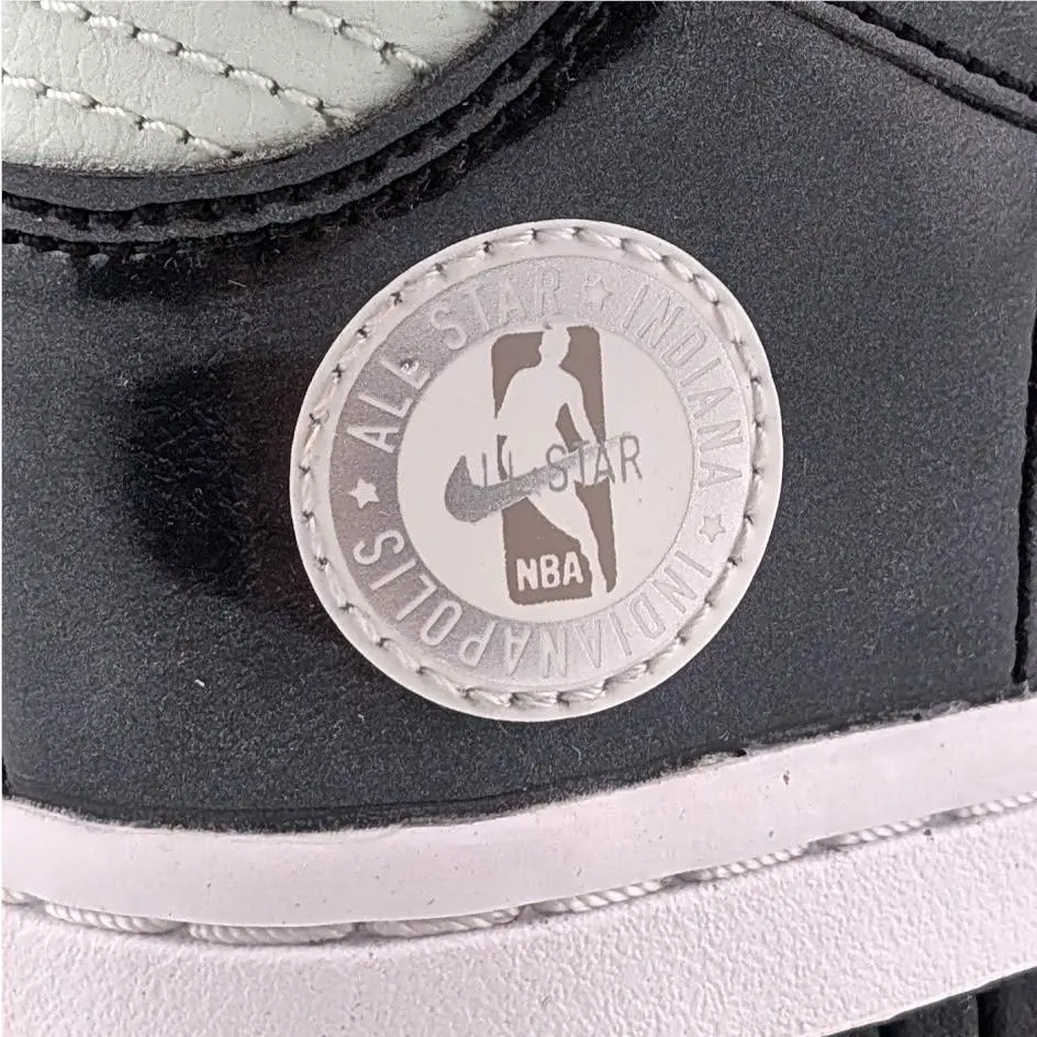 Nike shoes - DD2313-300 - DD2313300 - Barely Green / Black (UPC: 194953063424) 2