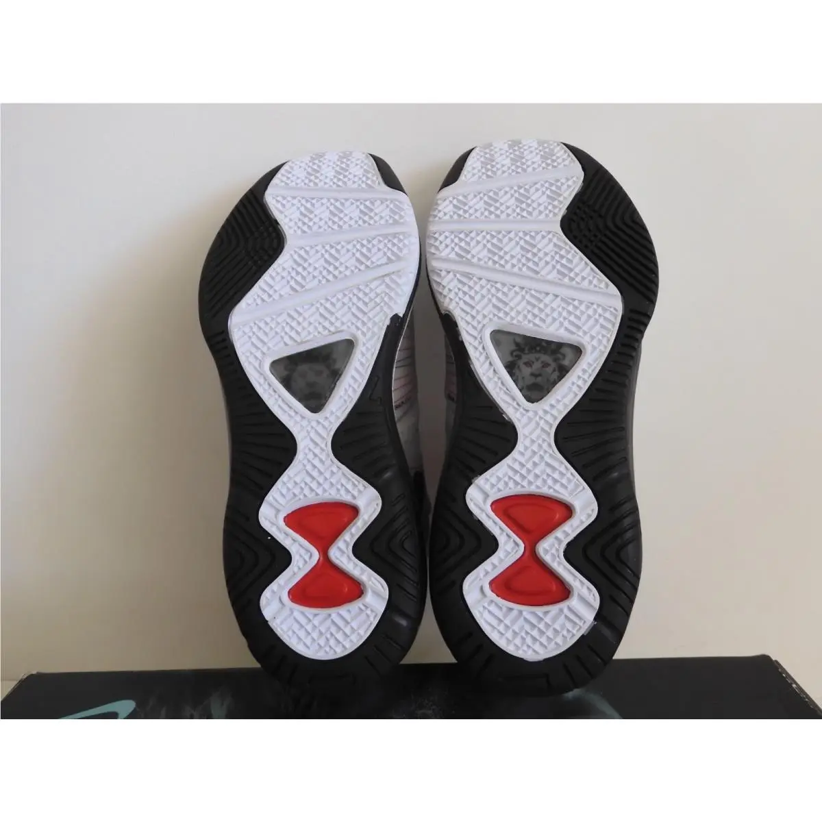 Nike shoes - Nike LeBron 8 - LeBron - 429676-100 - White (UPC: 883212249579) 3