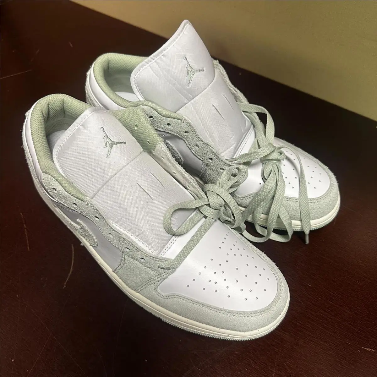 Nike shoes - White 2