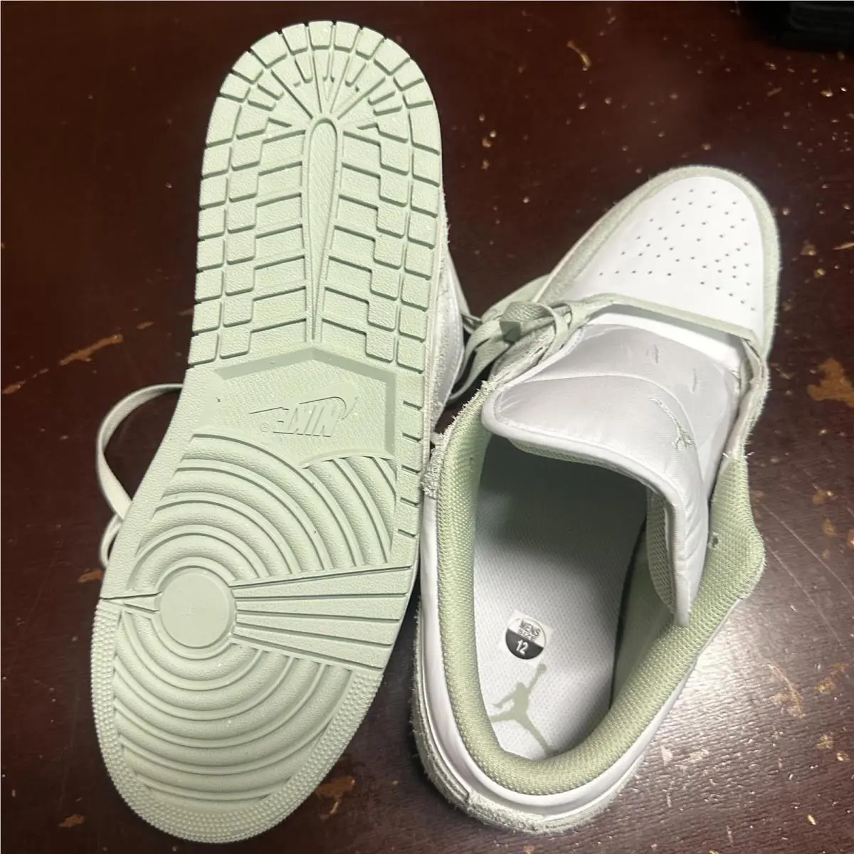 Nike shoes - White 4