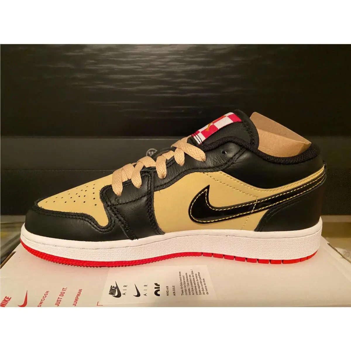 Nike shoes - Air Jordan 1 Low SE - Beige 1