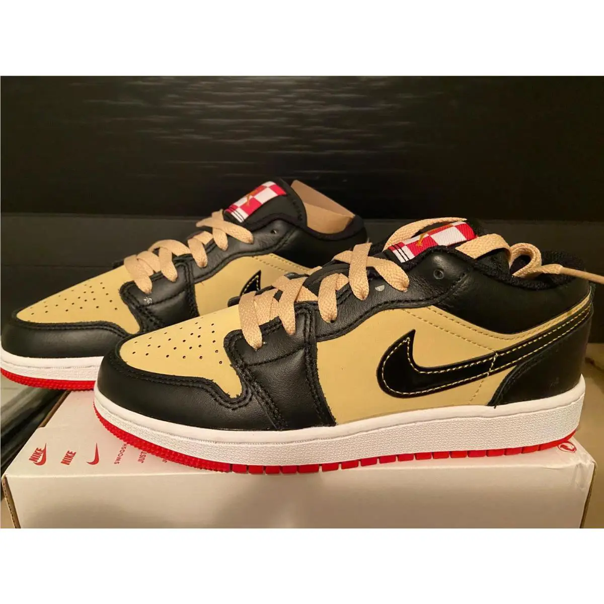 Nike shoes - Air Jordan 1 Low SE - Beige 2