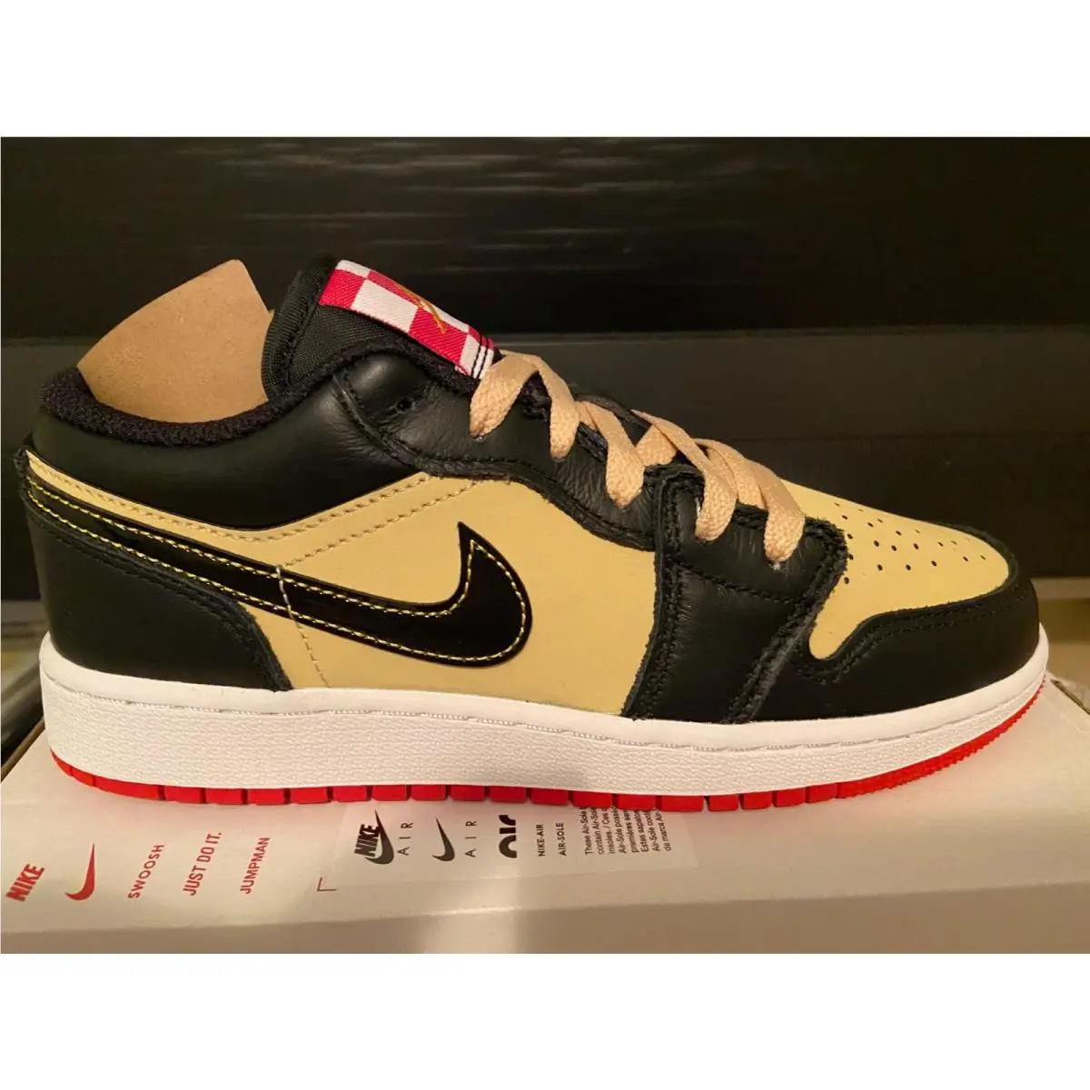 Nike shoes - Air Jordan 1 Low SE - Beige 3