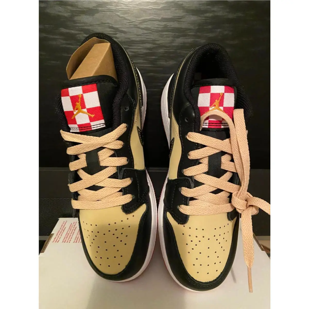 Nike shoes - Air Jordan 1 Low SE - Beige 4