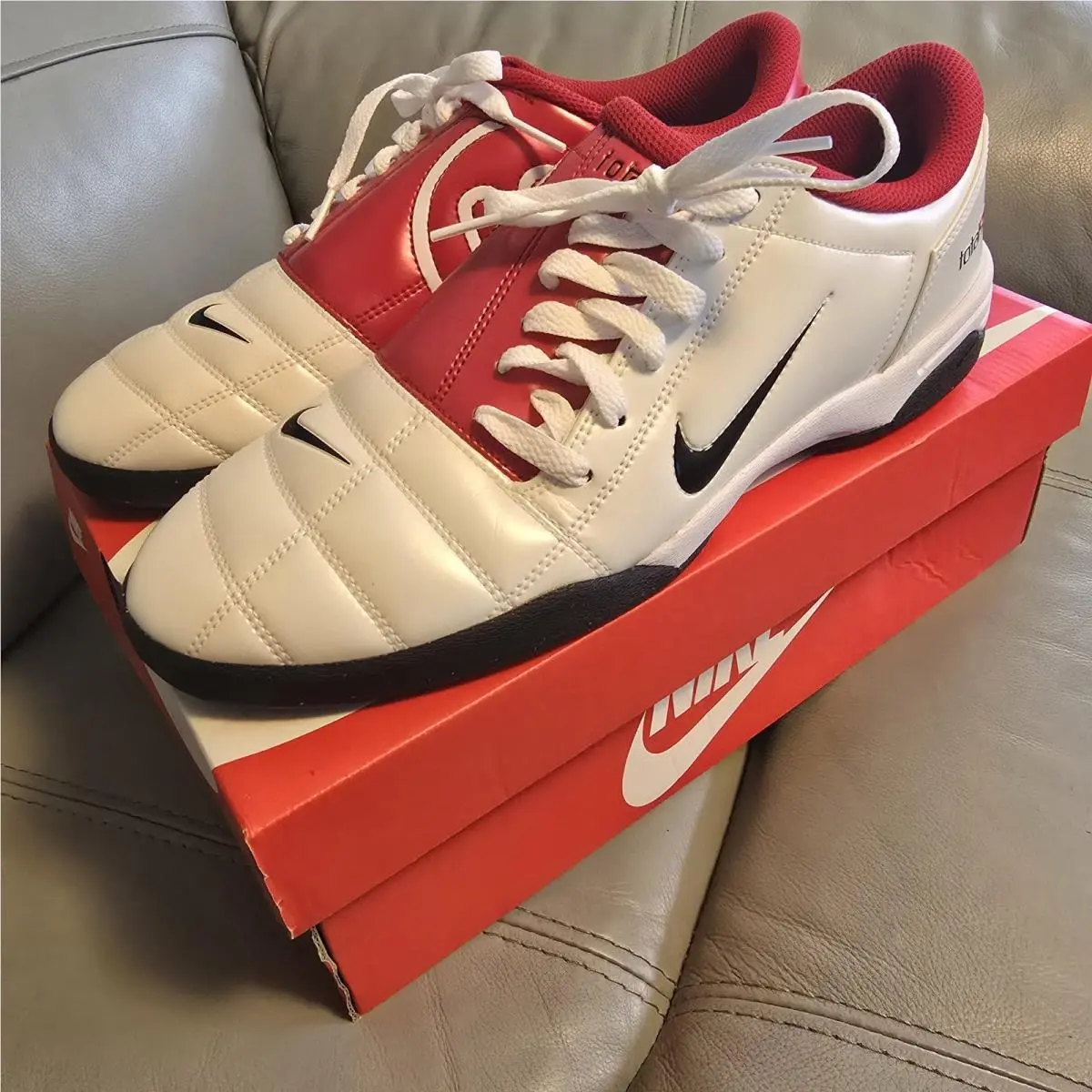 Total 90 3 SP Size 10.5 Mens White Gym Red HQ2851-100 Soccer Shoes by Nike