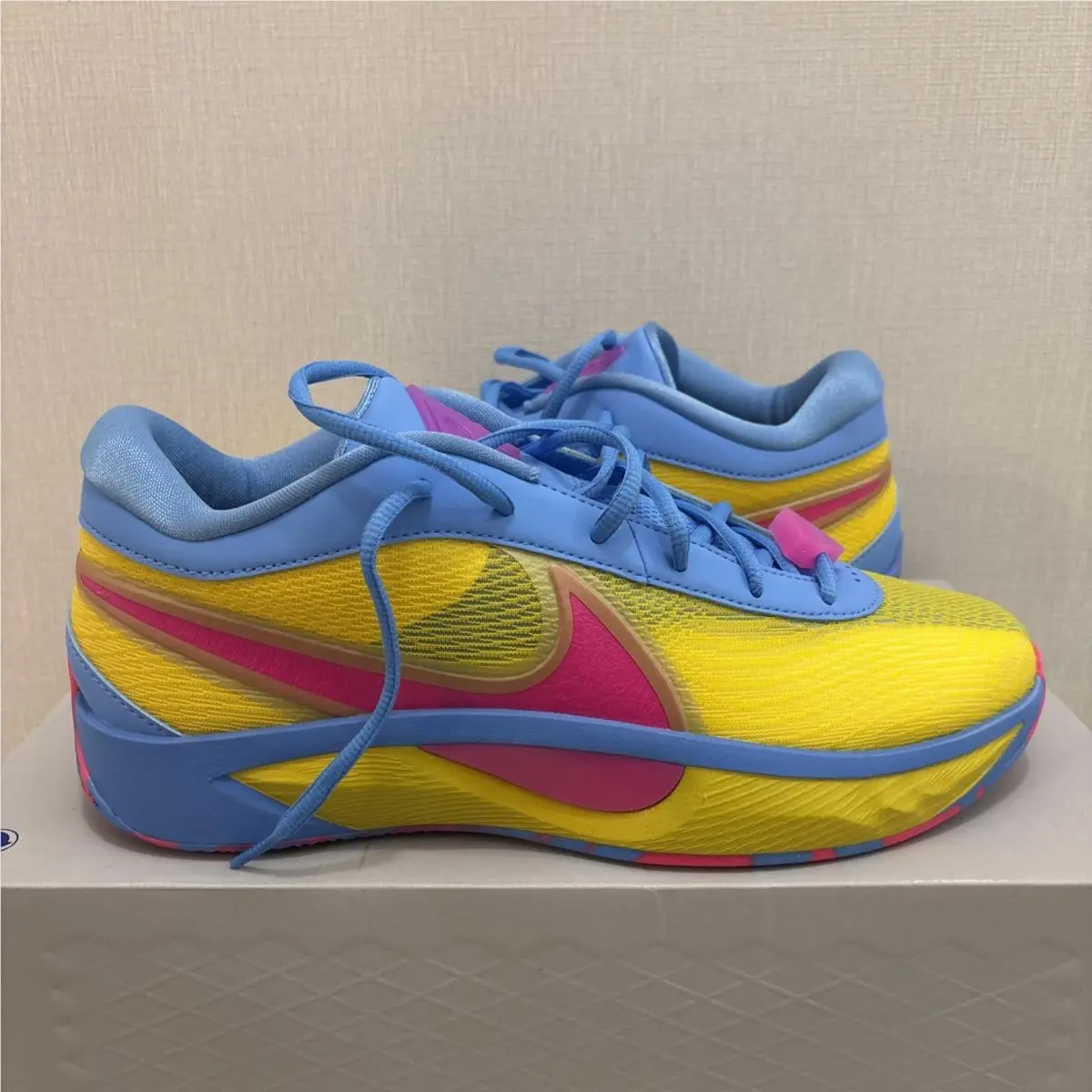 Nike Giannis Freak 6 Men’s Size 9 Lightening/hyper Pink HF1820-700 Basketball