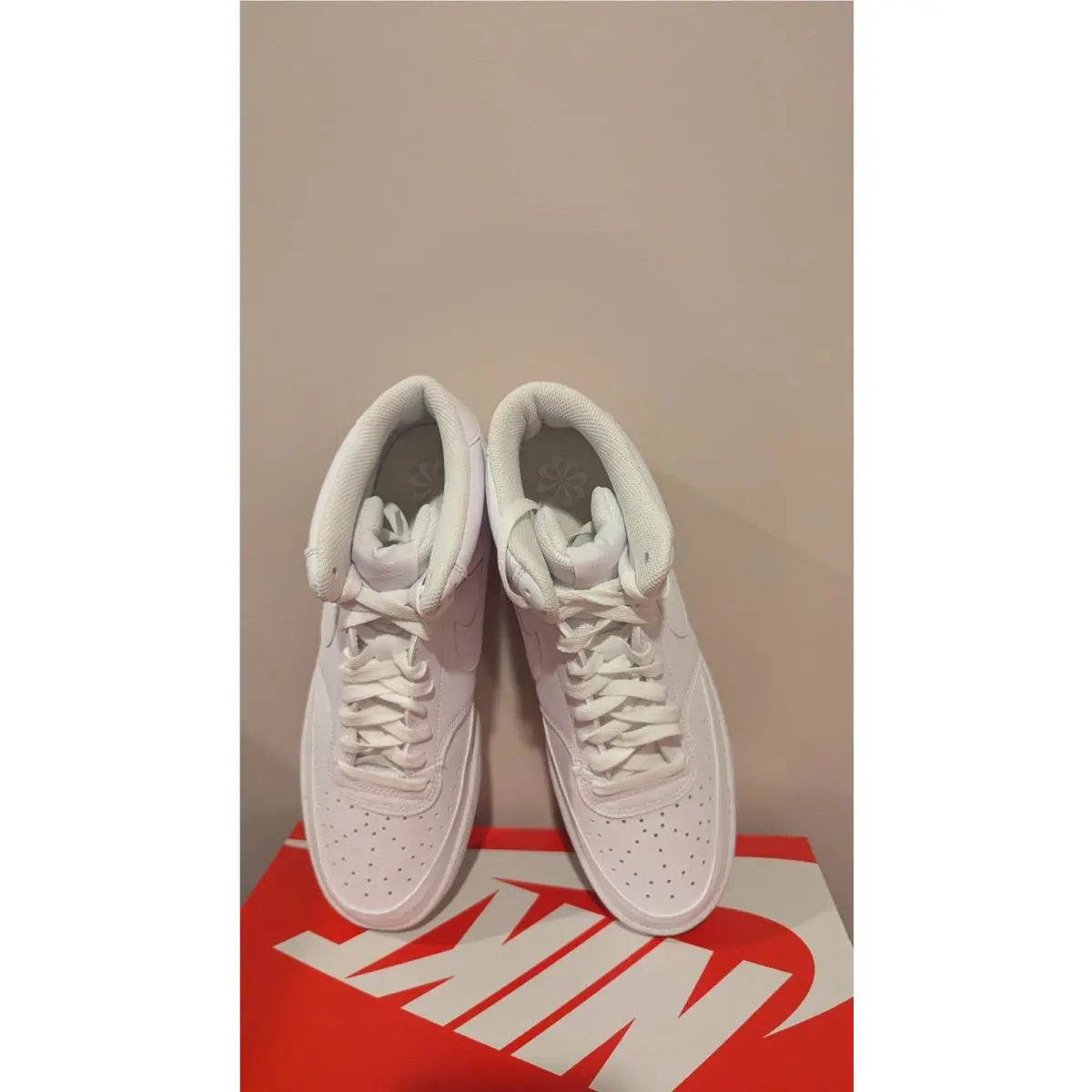 Nike shoes - White 2