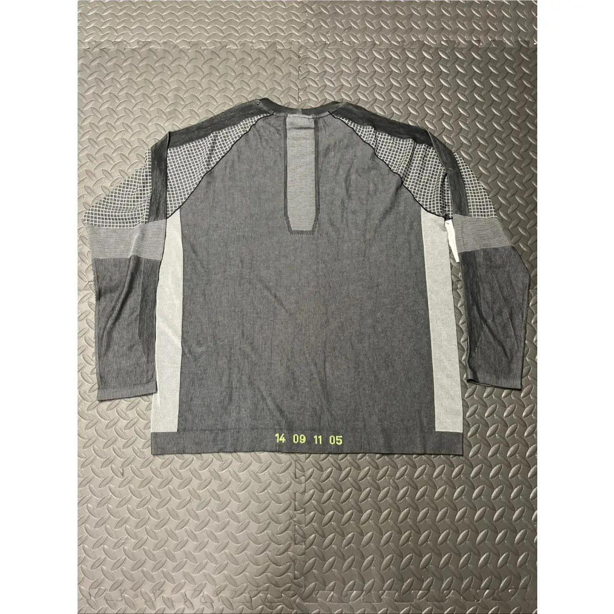 Nike clothing - Sportswear Tech - Sportswear Tech - AR1571 010 - Gray 7