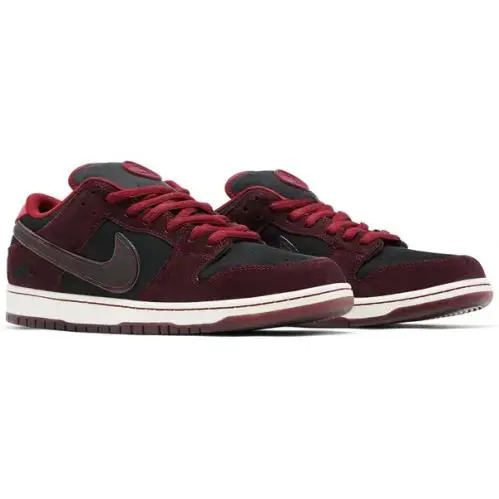 Nike shoes - Nike RIOT Skateshop x Dunk Low Pro SB QS - Red 4