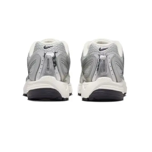 Nike shoes - Chrome/White/Black 9