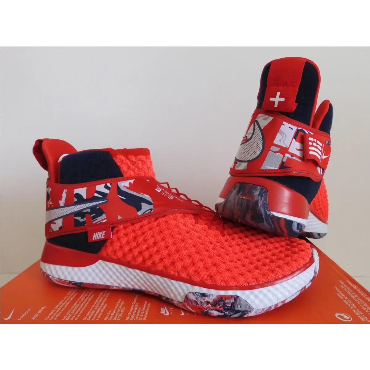 Nike shoes - Nike Air Zoom UNVRS - Air Zoom UNVRS - Red (UPC: 194276484029) 0