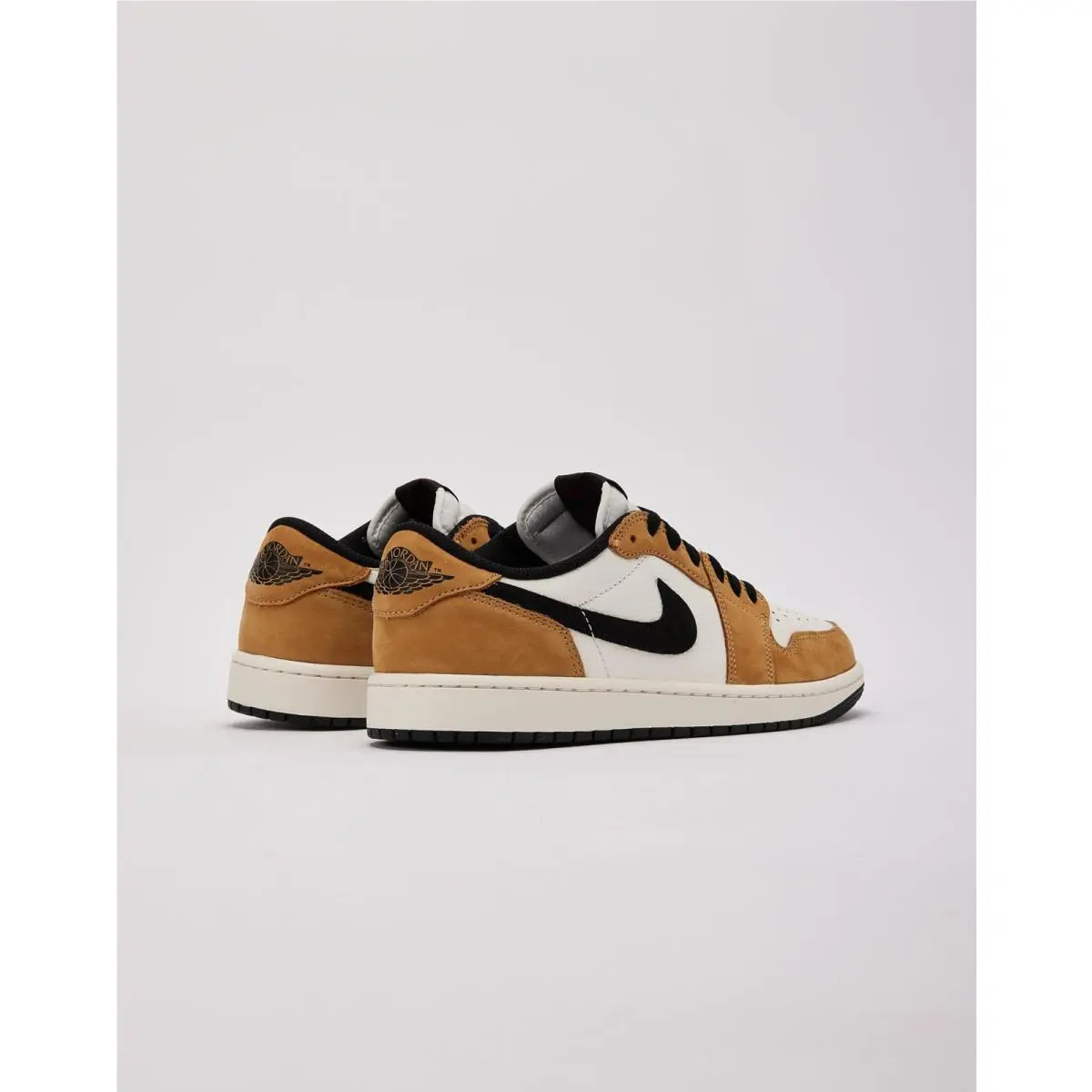 Nike shoes - Cream (UPC: 197859495726) 0