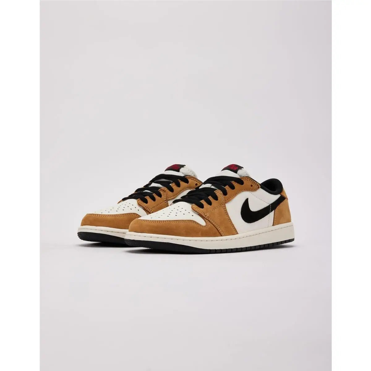 Nike shoes - Cream (UPC: 197859495726) 1