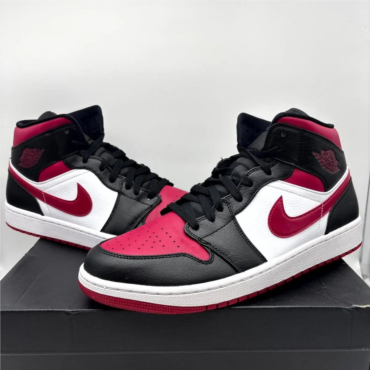 Nike shoes - Nike Air Jordan 1 Mid - 554724-066 - Black (UPC: 193654037697) 4