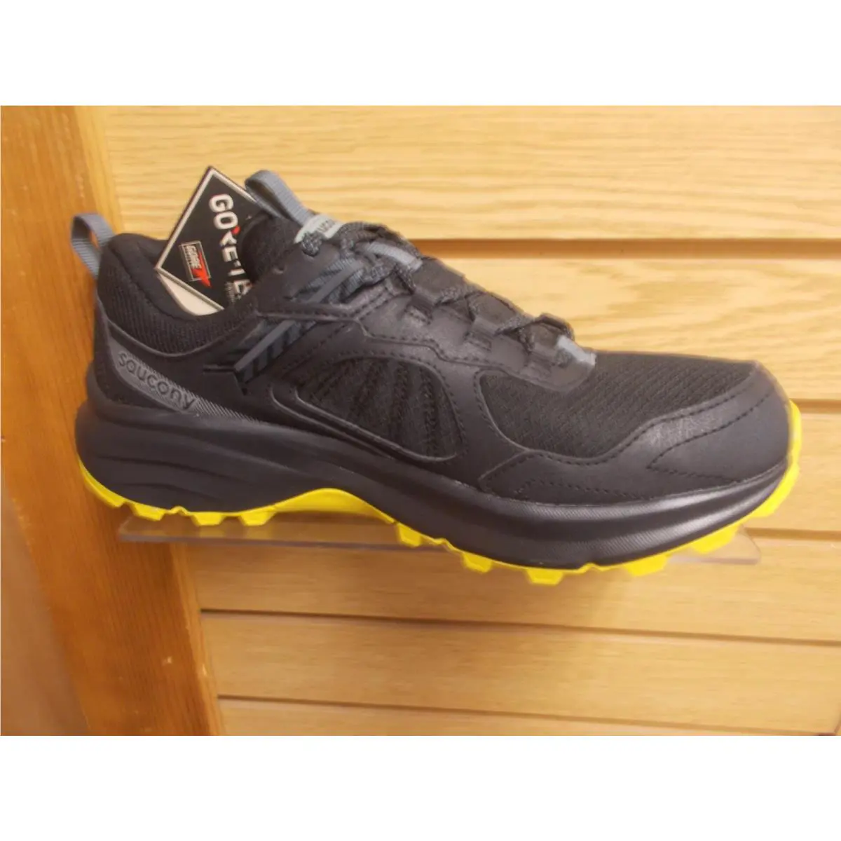 Saucony shoes - EXCURSION TR 17 GTX 20960-200 - S20960-200 - BLACK / YELLOW 1