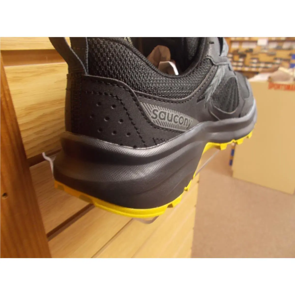 Saucony shoes - EXCURSION TR 17 GTX 20960-200 - S20960-200 - BLACK / YELLOW 4