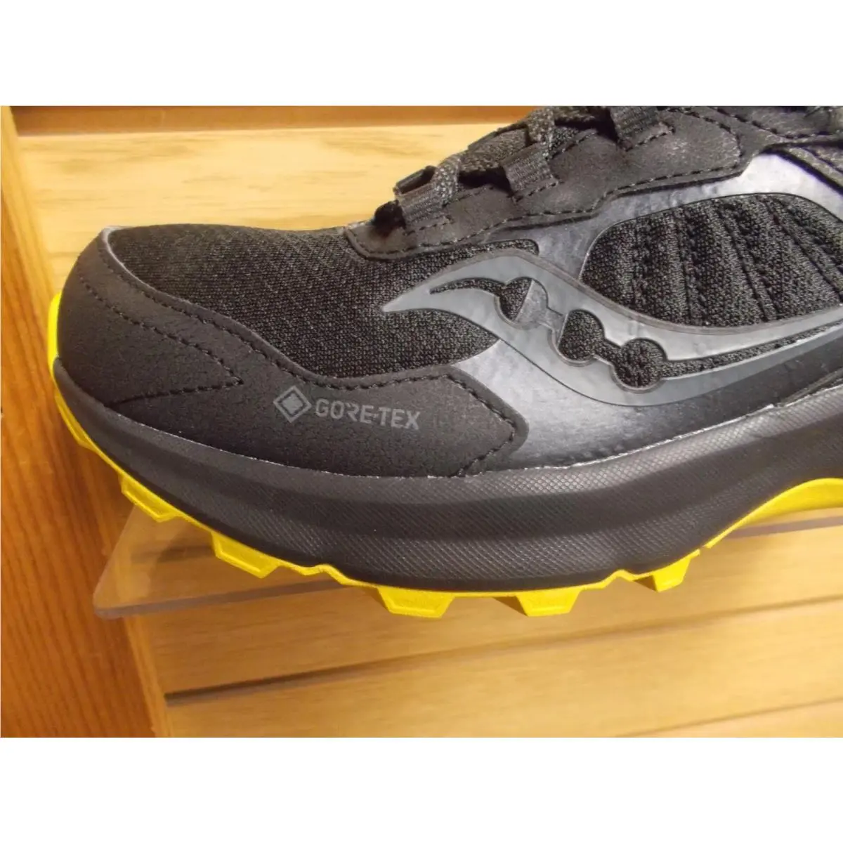 Saucony shoes - EXCURSION TR 17 GTX 20960-200 - S20960-200 - BLACK / YELLOW 9