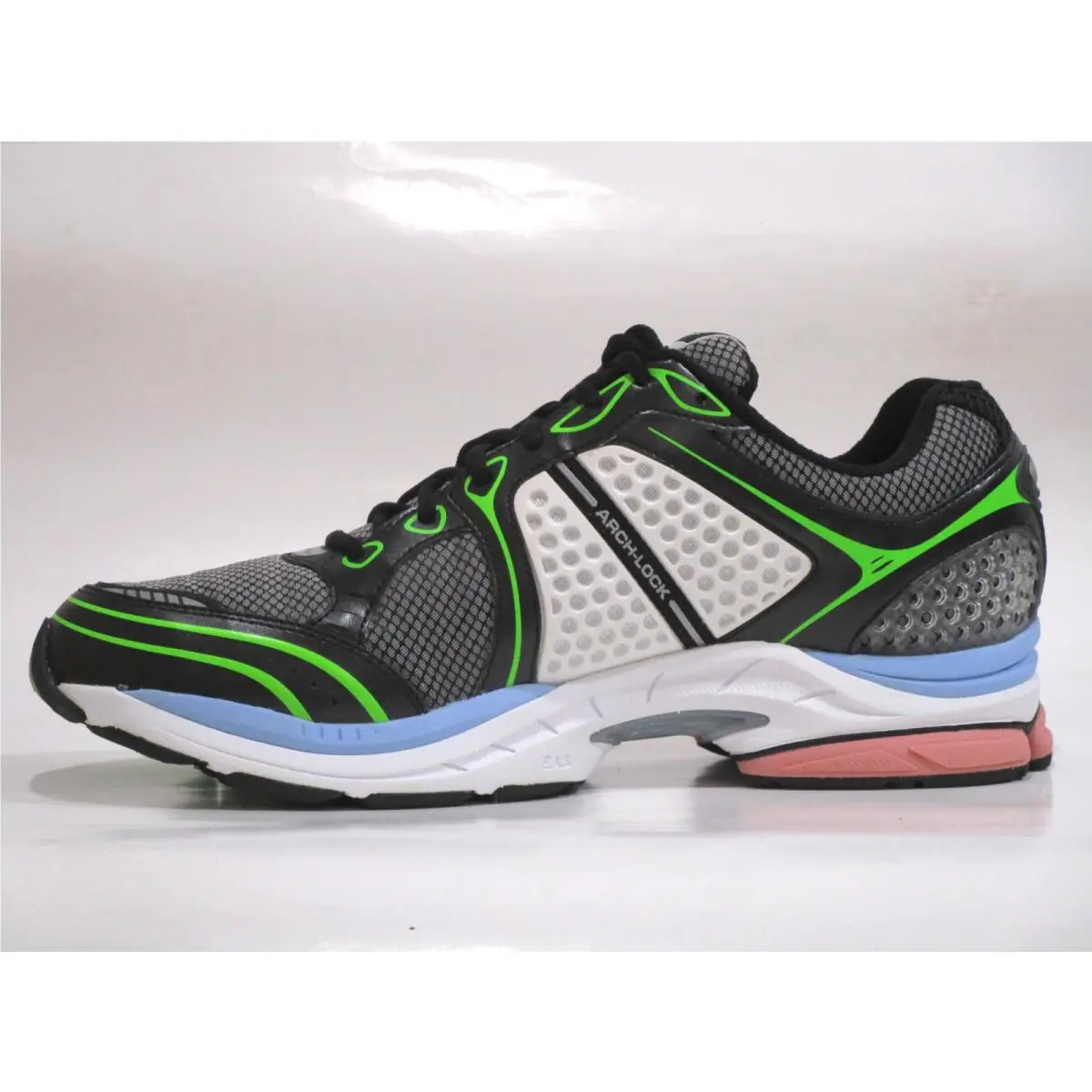 Saucony shoes - Saucony ProGrid Triumph 4 - ProGrid Triumph - S70744-6 - Black/White 1