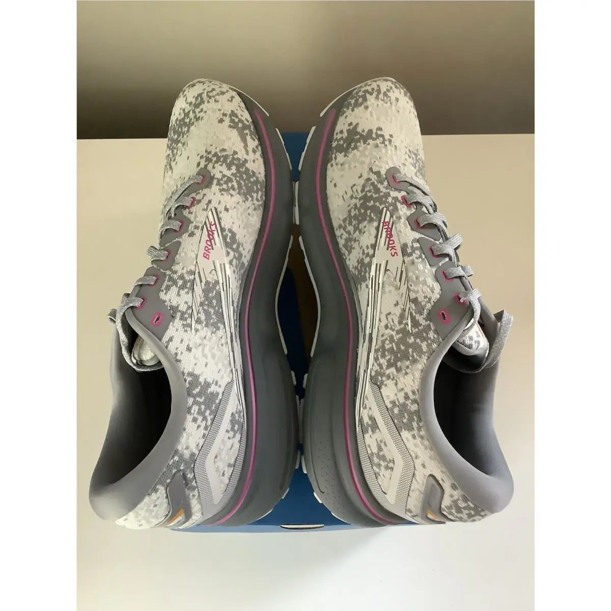 Brooks shoes - Brooks Ghost 15 - Ghost - Gray 1