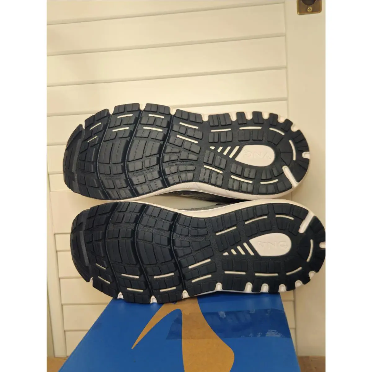 Brooks shoes - Brooks Addiction - Addiction - 1203522A099 - Gray 6