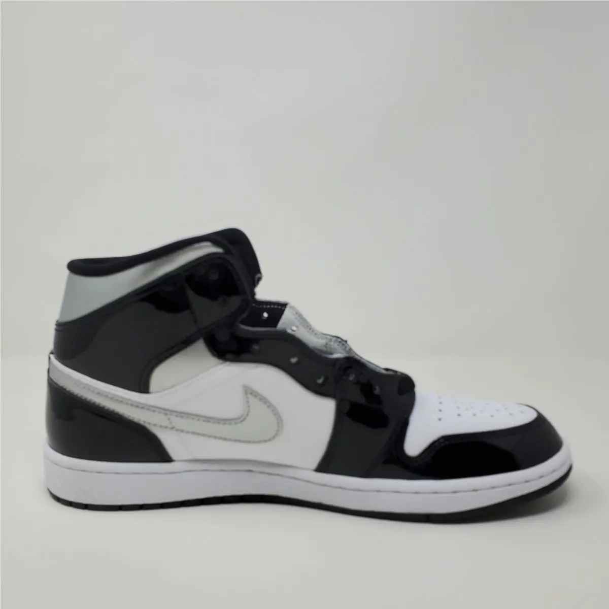 Nike shoes - Air Jordan 1 Mid SE - HV0789-010 - Black 4