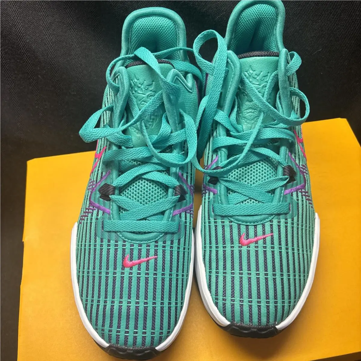 Nike shoes - Nike Essentialist - Essentialist - CZ4052-300 - CLEAR EMERALD 2