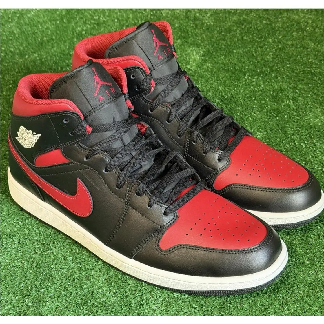 Nike Air Jordan 1 Mid Basketball Shoes Men`s 13 Black Red DQ8426-067