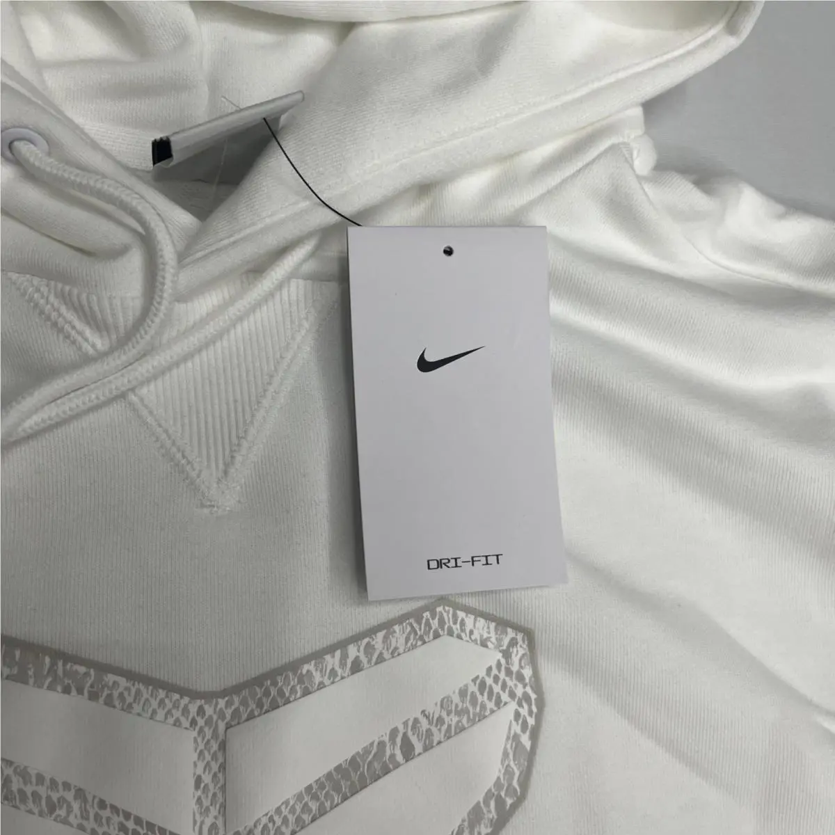 Nike clothing - White (UPC: 0197596384932) 6