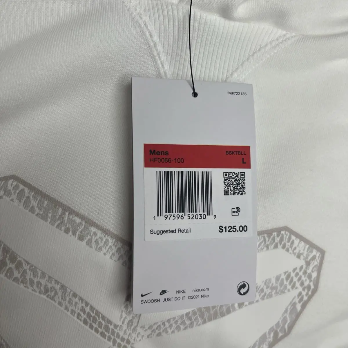 Nike clothing - White (UPC: 0197596384932) 9