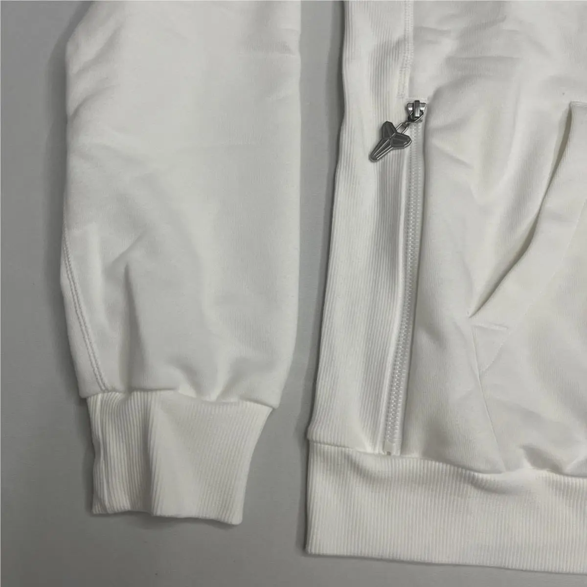 Nike clothing - White (UPC: 0197596384932) 0