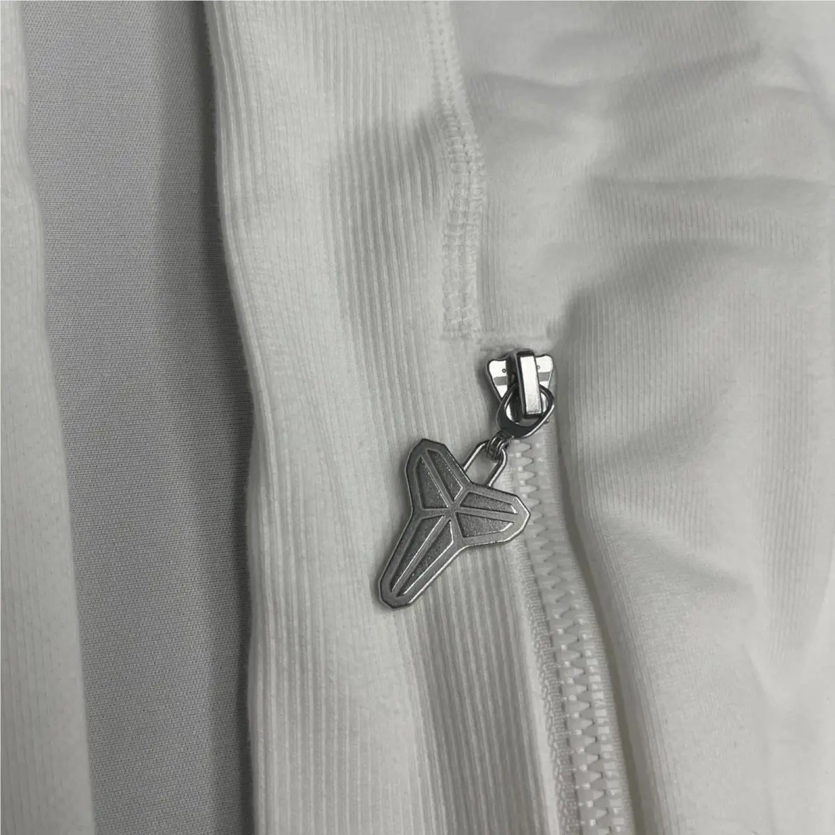 Nike clothing - White (UPC: 0197596384932) 1