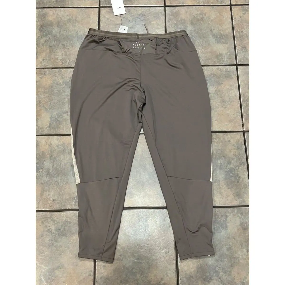 Nike clothing - DM4630 010 - Cave Stone/Pure/Cave Stone 2