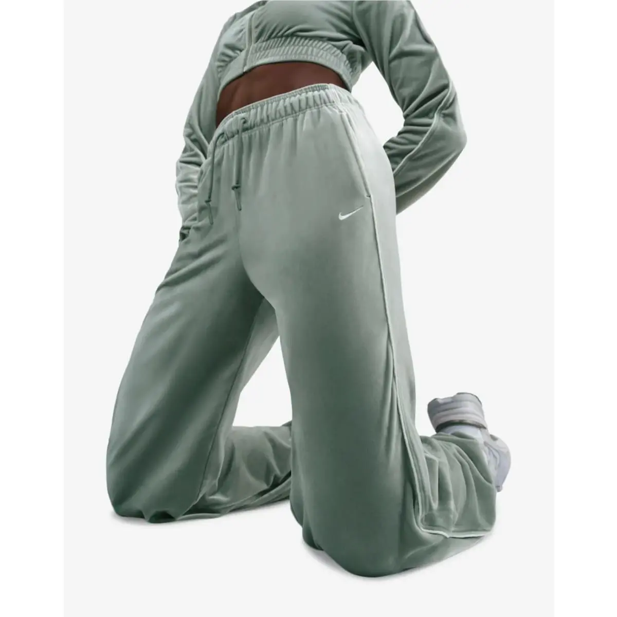 Nike clothing - Brown 1