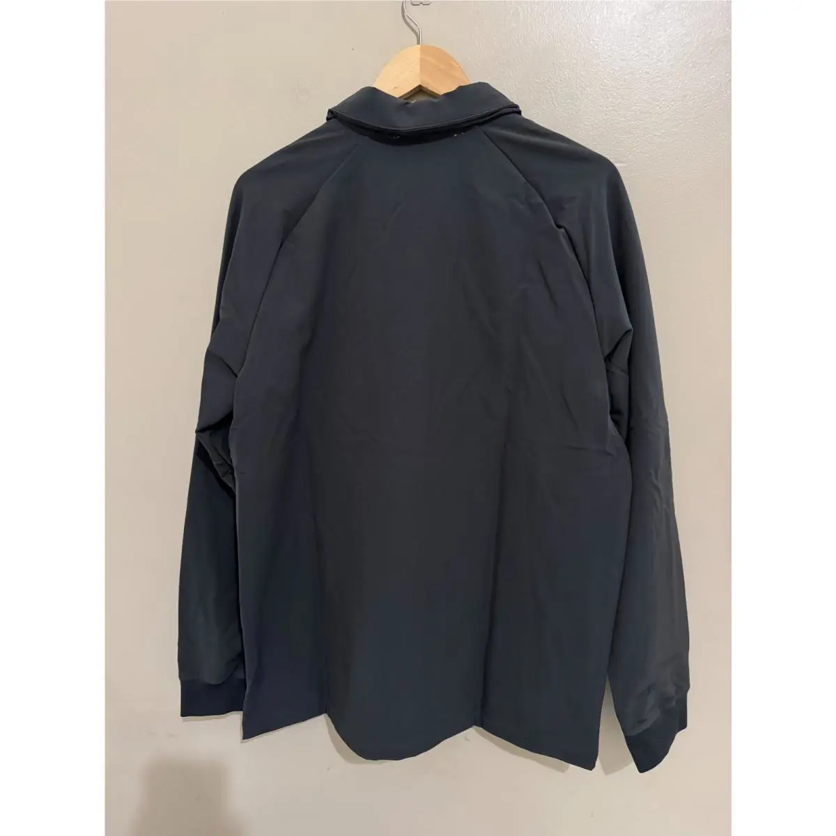Nike clothing - Dark Grey/ White (UPC: 194272831520) 3