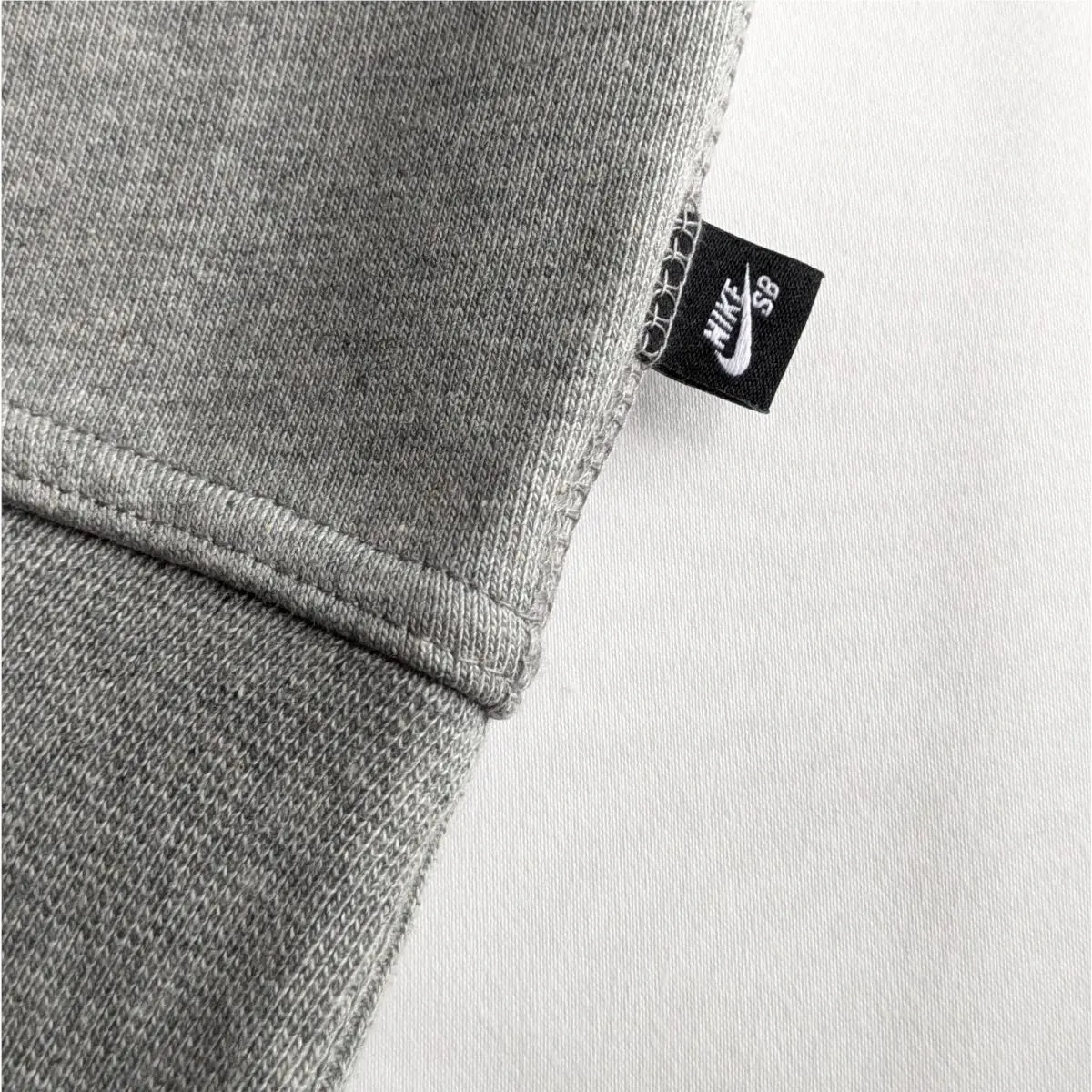 Nike clothing - FN2498-063 - FN2498-063 - Gray, Manufacturer: Dark Grey Heather/White (UPC: 196975131006) 4