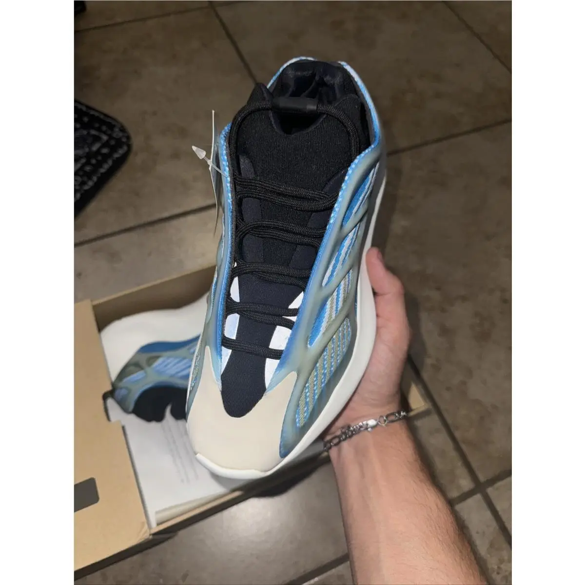 Adidas shoes - adidas Yeezy 700 V3 Arzareth - G54850 1