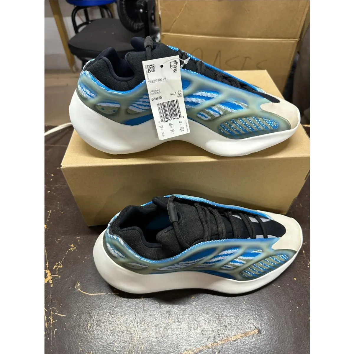 Adidas shoes - adidas Yeezy 700 V3 - Yeezy - G54850 - Blue 3