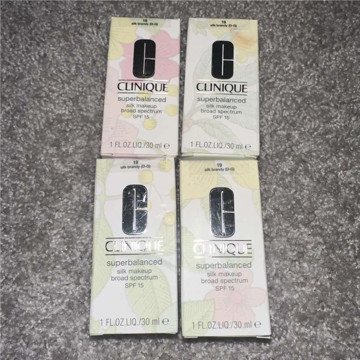 Lot Of 4 Clinique Superbalanced Silk Makeup Spf 15 - 19 Silk Brandy D-g - 1 OZ