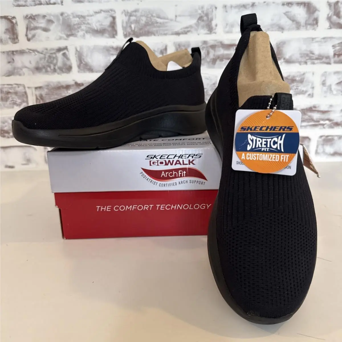 Skechers Men’s Go Walk Arch Fit Iconic Sneaker Black M7.5/W 9 Slip Ons Comfort