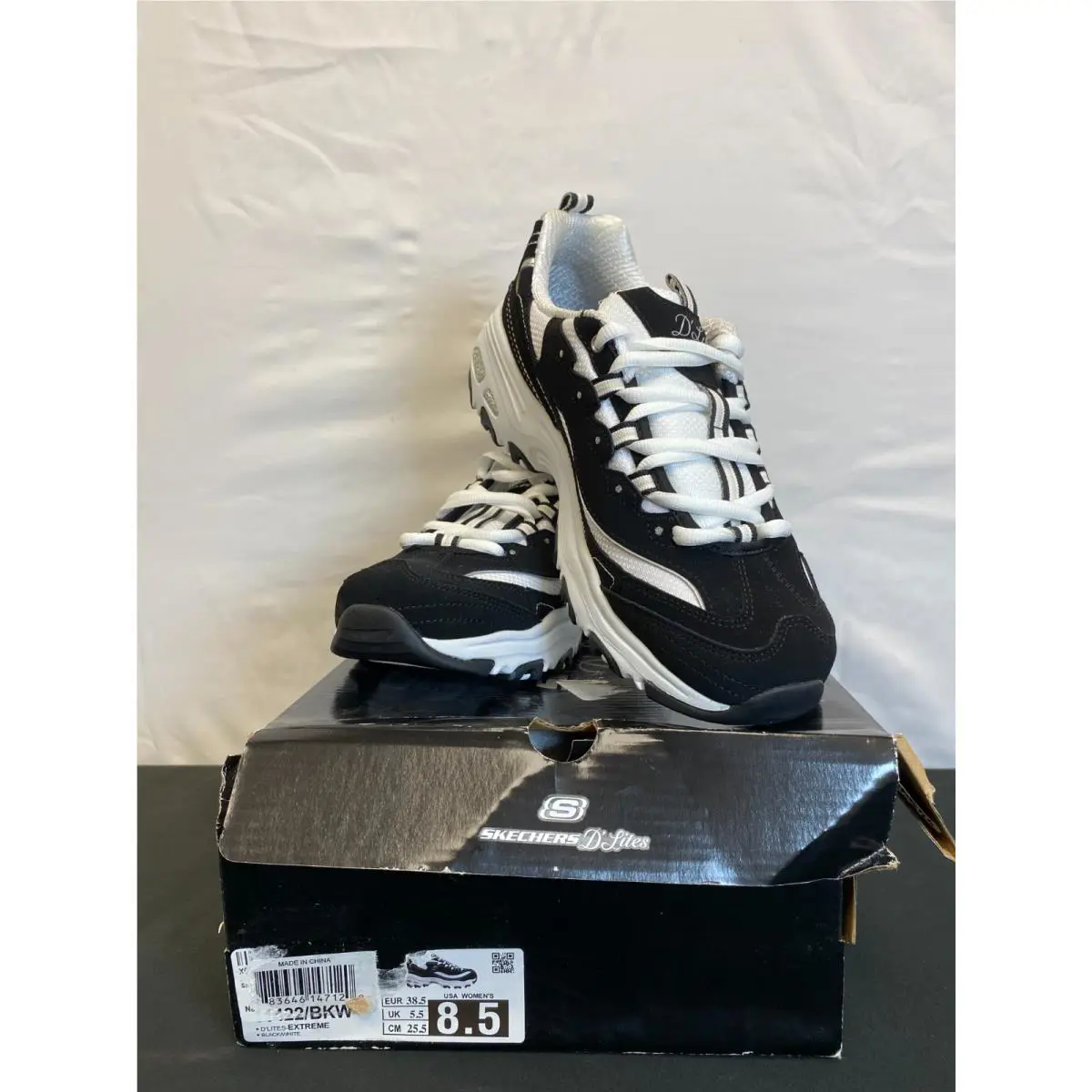 Skechers D`lites Extreme 11422 Womens Black White Athletic Sneakers Size 8.5