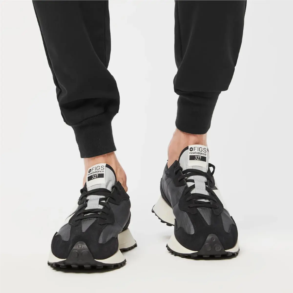 New Balance shoes  - Black / White 2