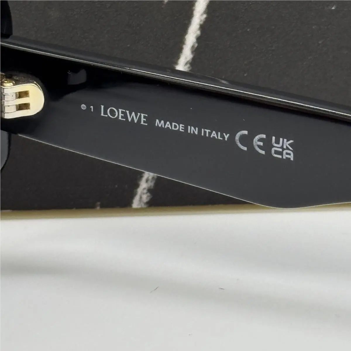 Loewe LW40114F 01A Women Sunglasses Black Loewe Eyewear  display picture 2