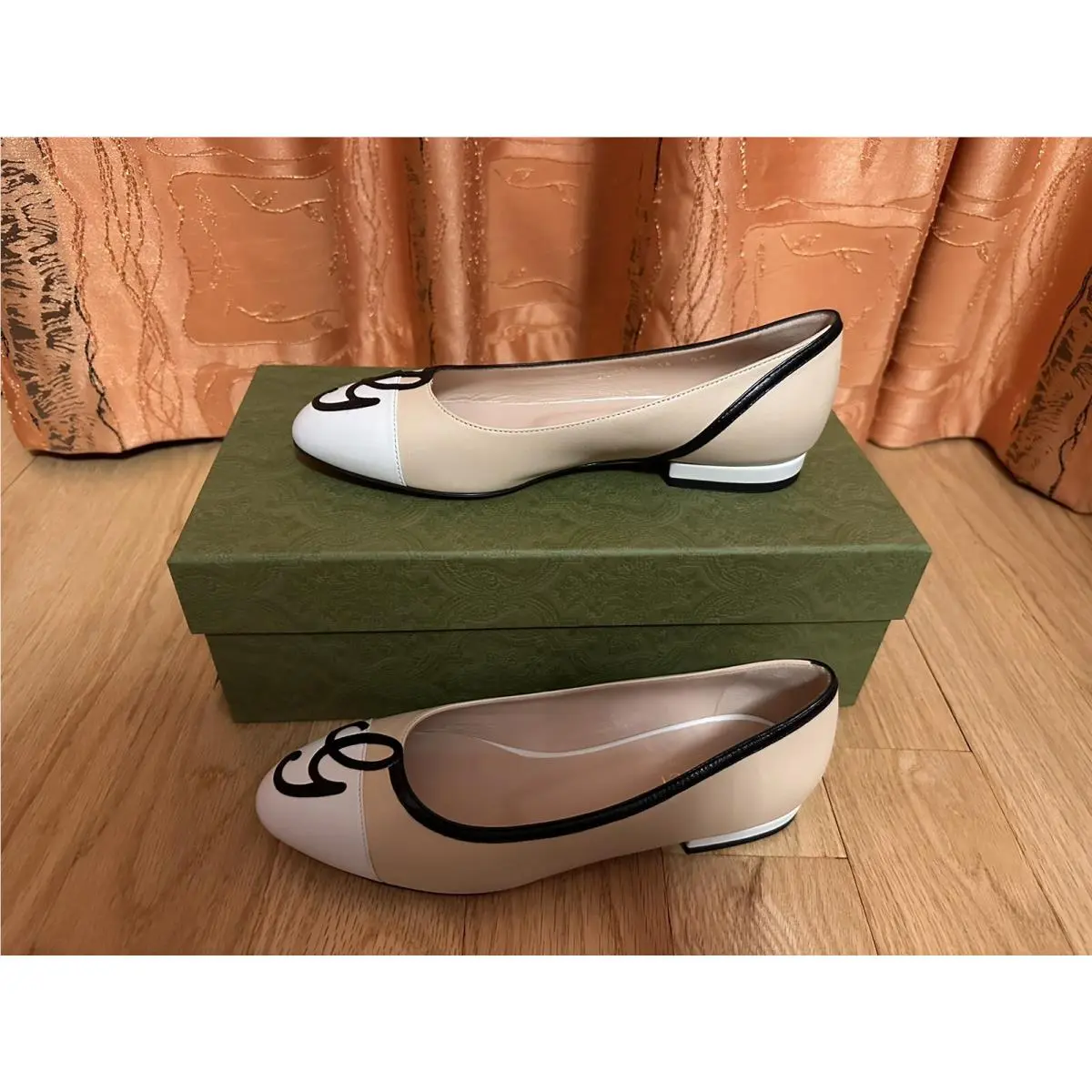 Gucci Malaga Kid Black Leather Trim and Logo Ballet Flat Sz 36 White-s Rose/nero
