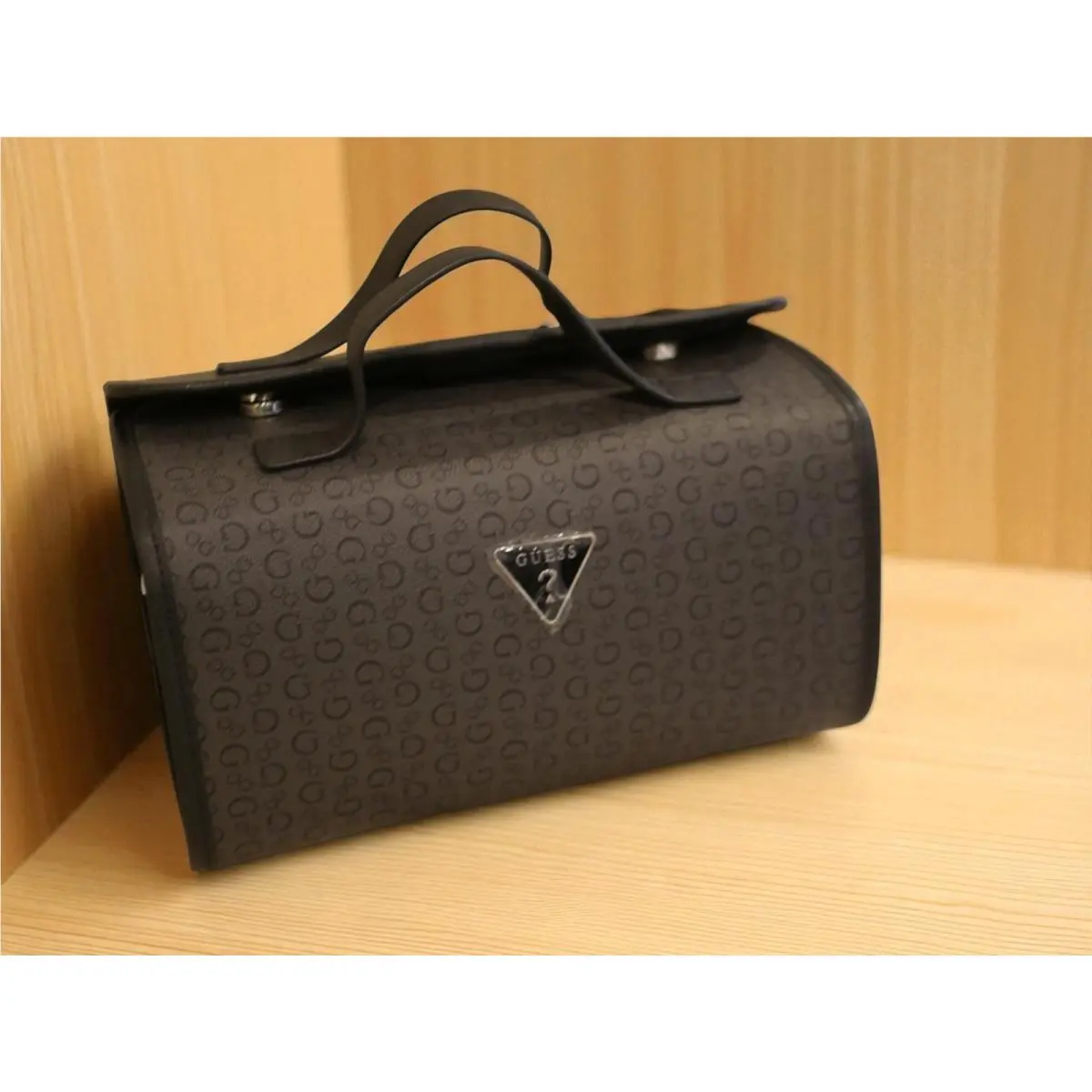 Unisex Guess Black Hanging Travel Case Cosmetic Toiletry Bag Junction Travel