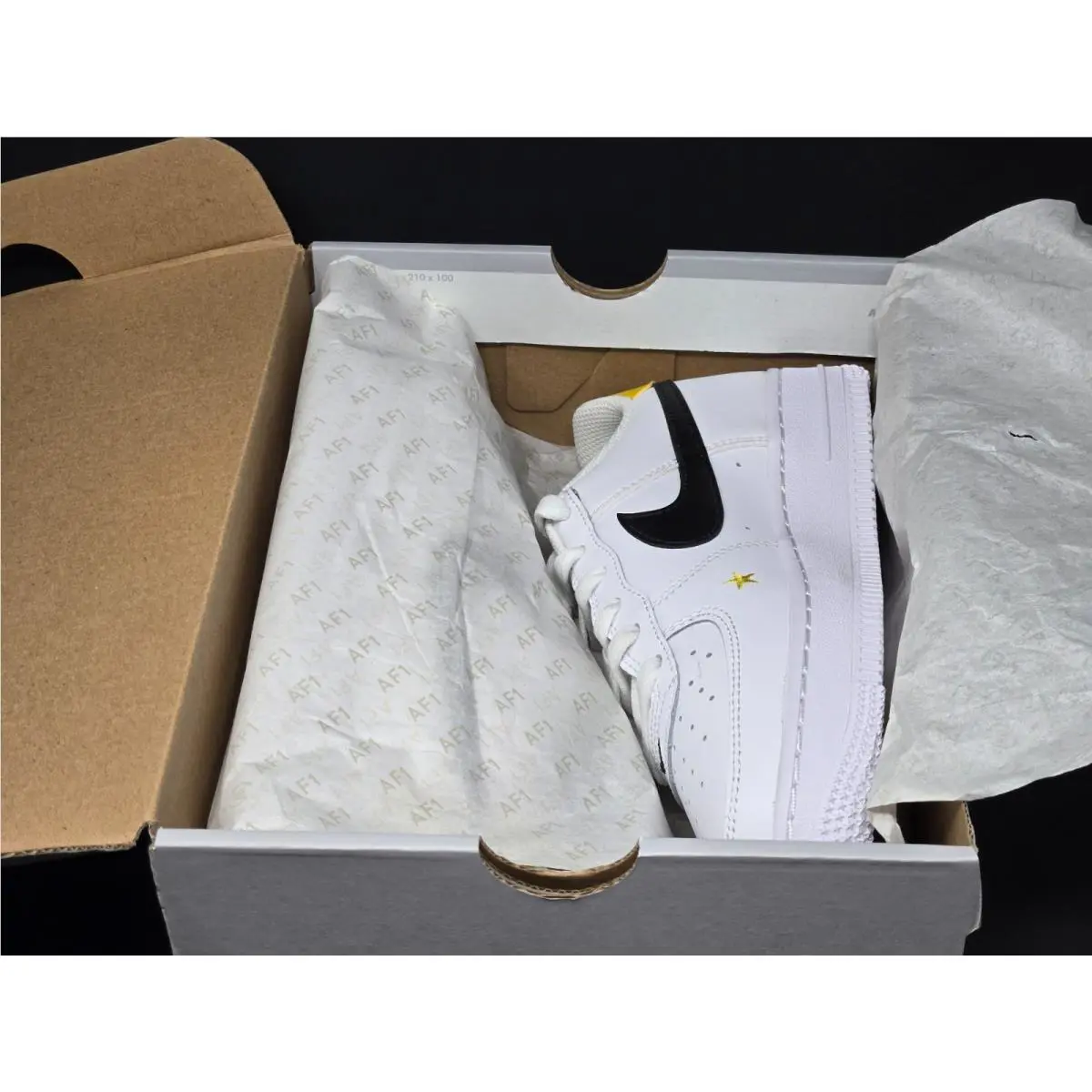 Nike shoes - Nike Air Force 1 LV8 - DM0983-100 - White 19