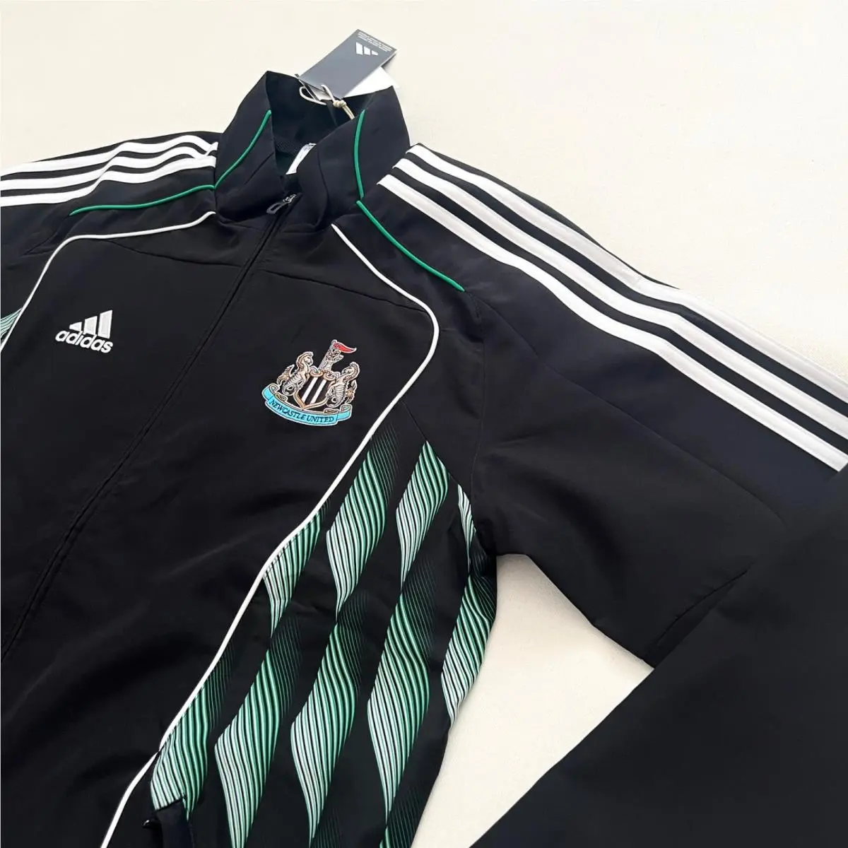 Adidas clothing - Black 3