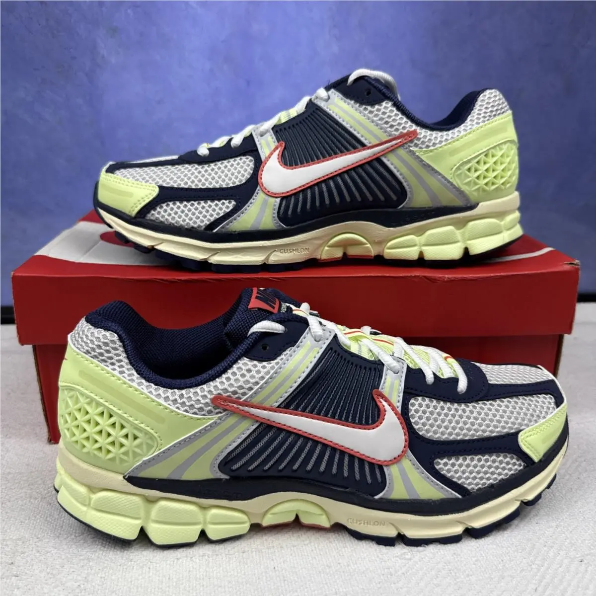 Nike Zoom Vomero 5 Mens Size 8.5 Barely Volt/white Sneakers Comfort