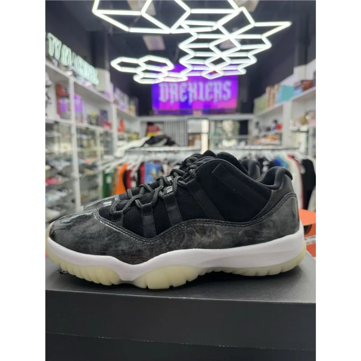 Nike shoes - Air Jordan 11 - Air - 528895-010 - Black 5